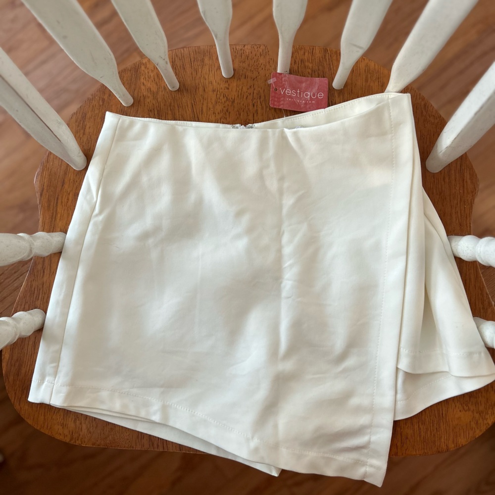 Vestique Skort